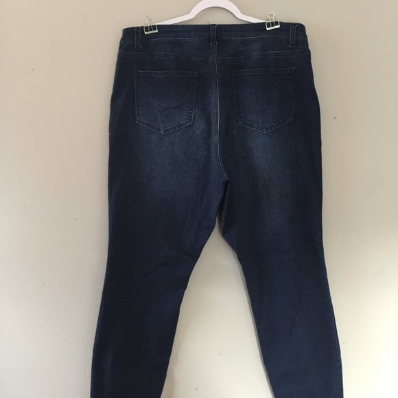 Women's Full Figure Jeans - Picture 4 of 7